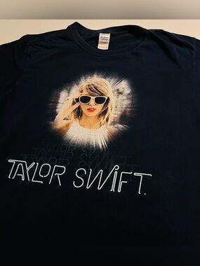 Taylor Swift 2015 The 1989 World Tour OFFICIAL T-Shirt Large Album Eras Concert
